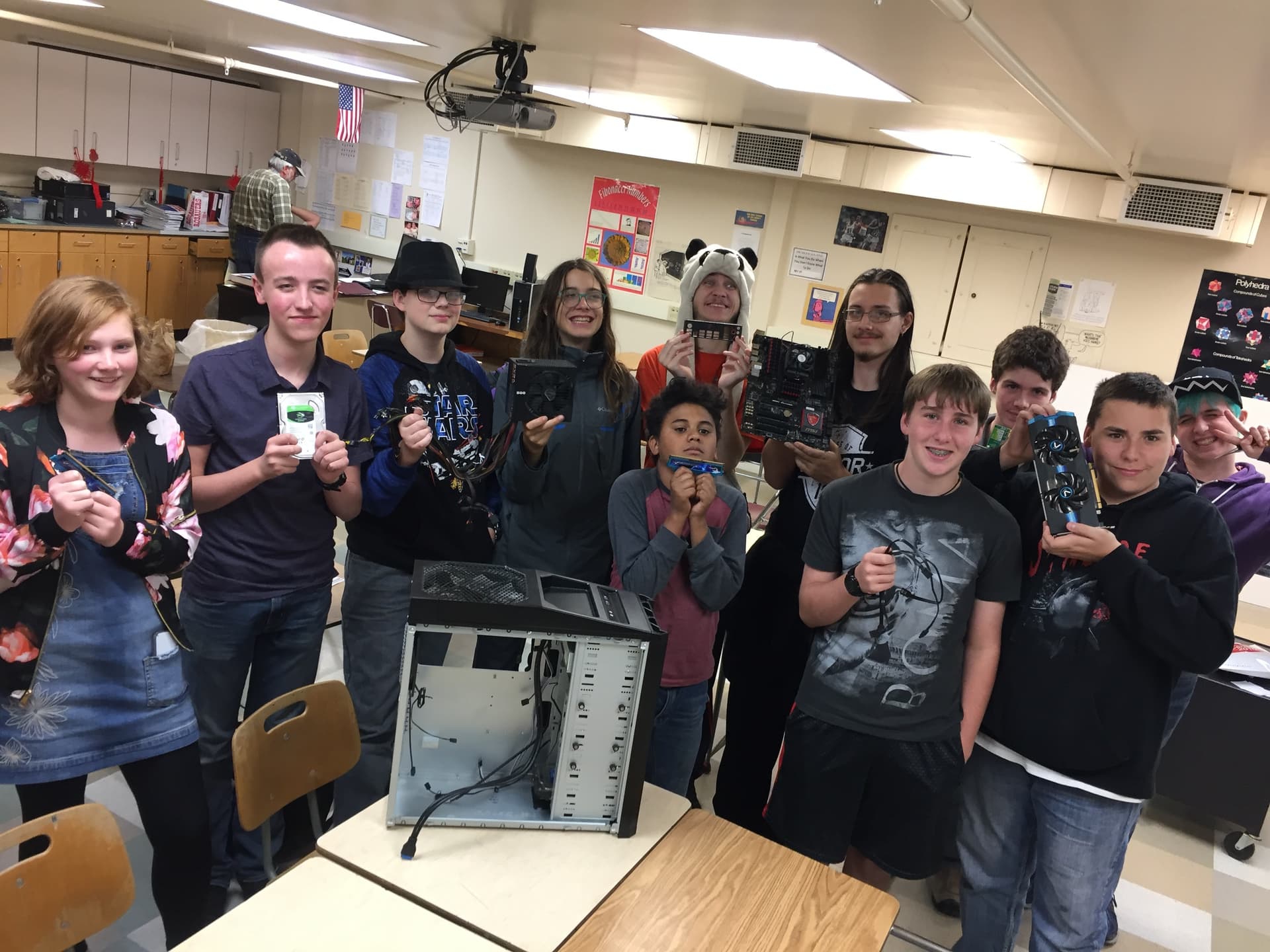 Sentinel High School Computer Building Club 2018 — students and PC builds, photo 1