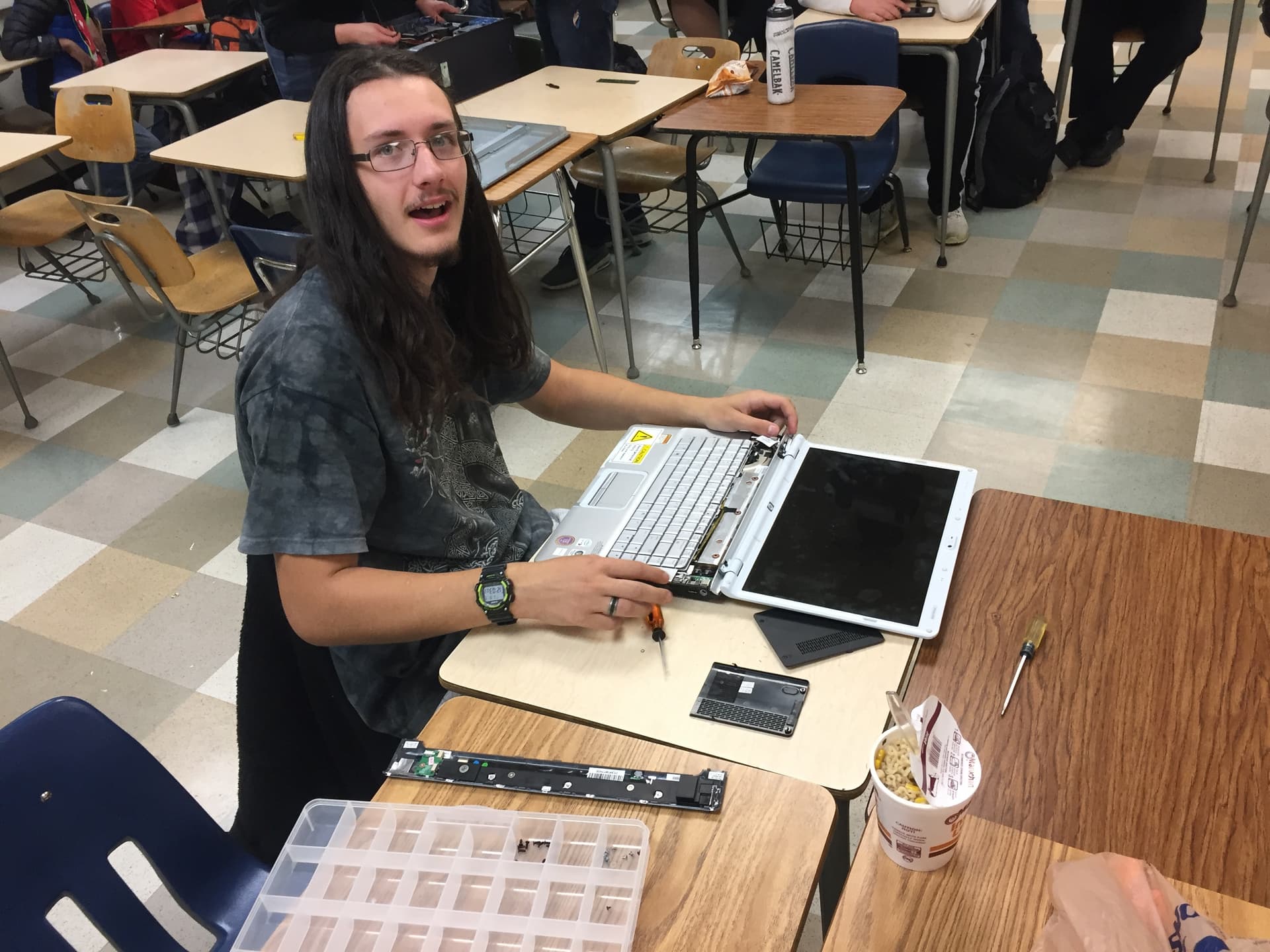 Sentinel High School Computer Building Club 2018 — students and PC builds, photo 3