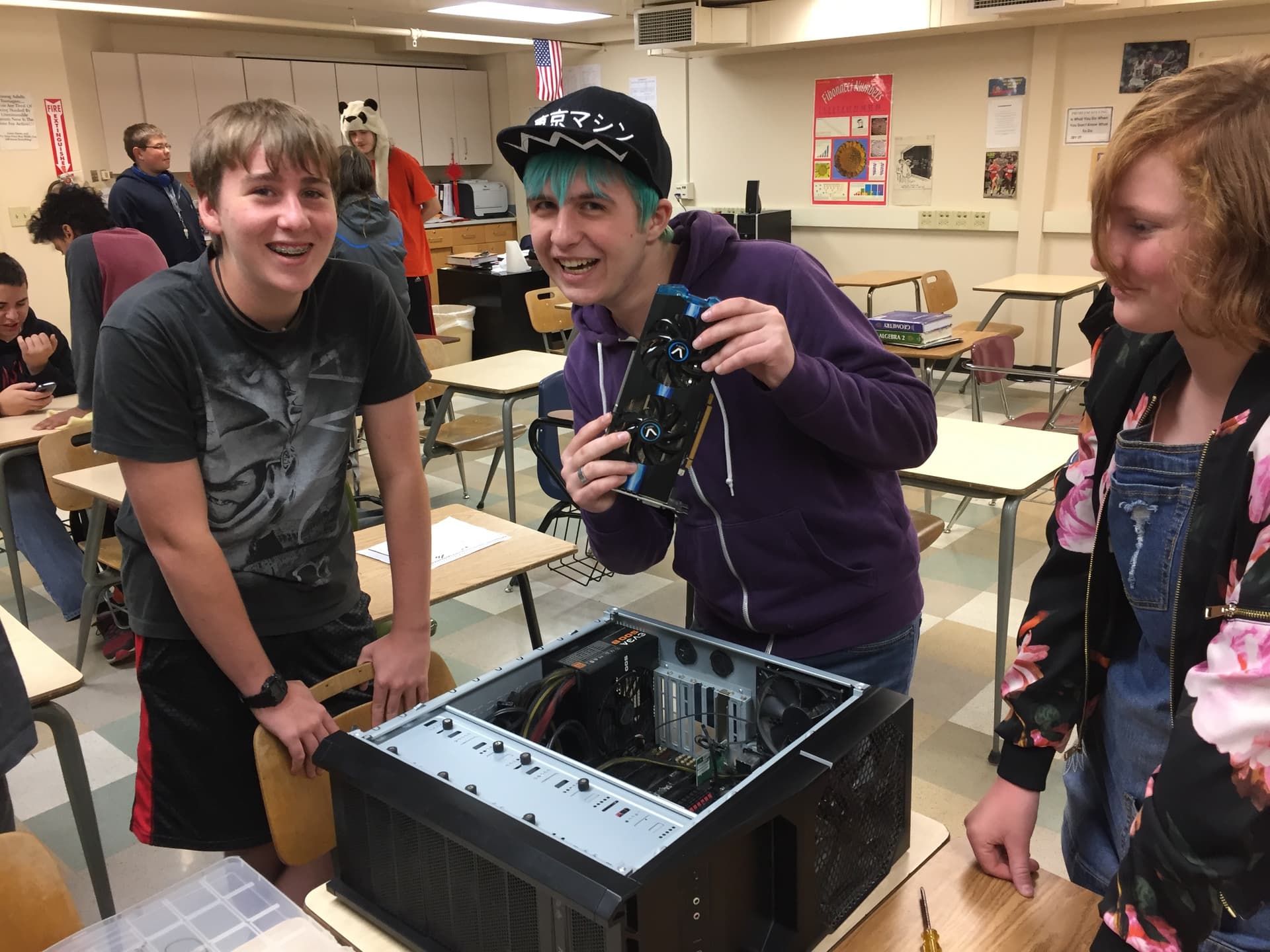 Sentinel High School Computer Building Club 2018 — students and PC builds, photo 5