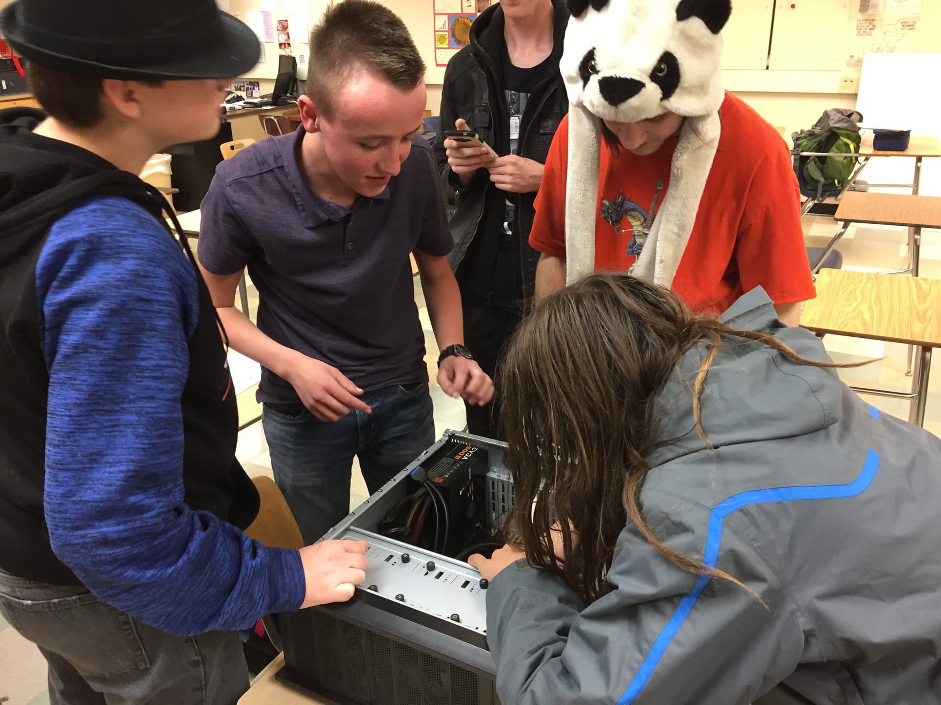 Sentinel High School Computer Building Club 2018 — students and PC builds, photo 7