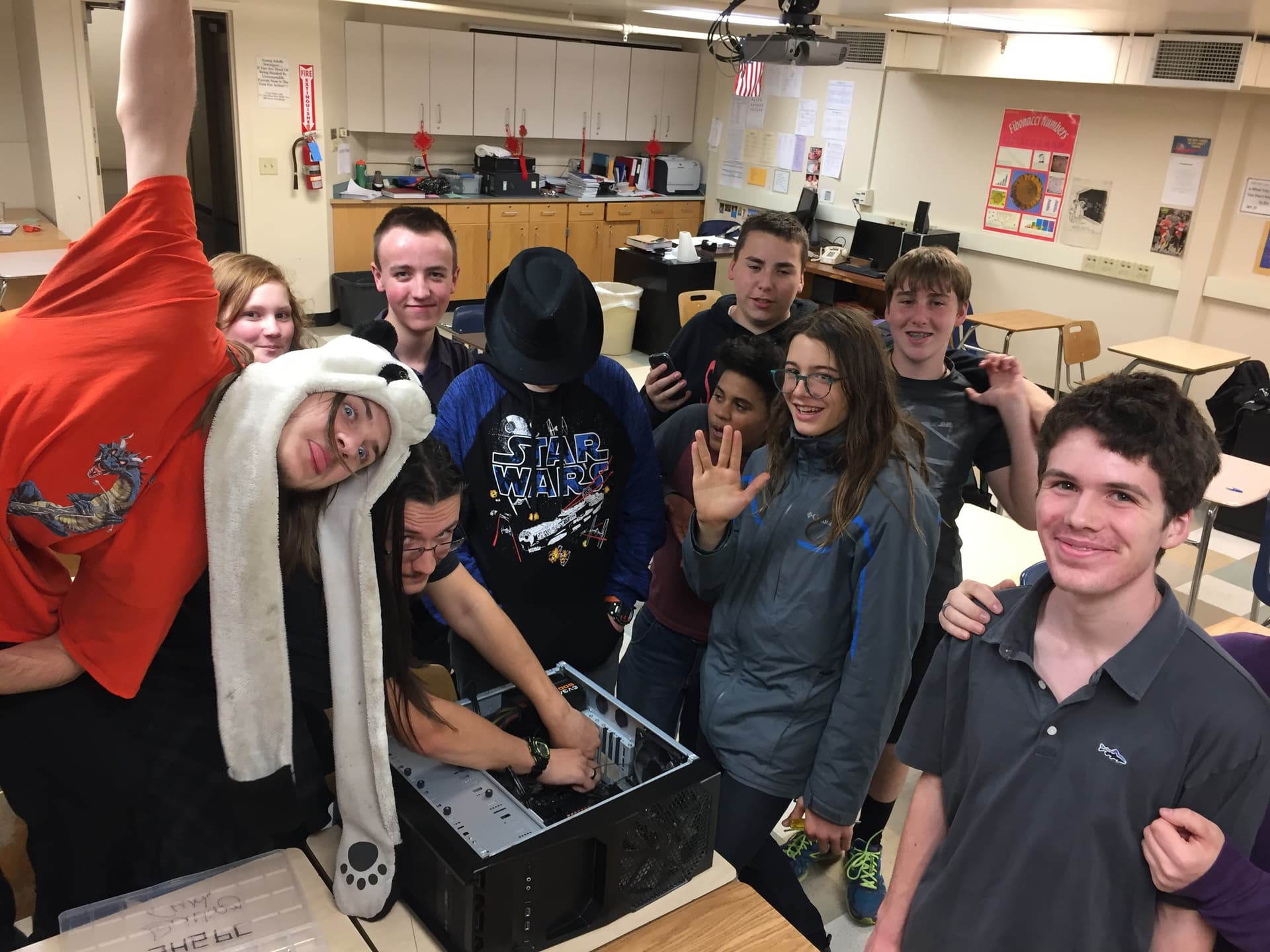 Sentinel High School Computer Building Club 2018 — students and PC builds, photo 9