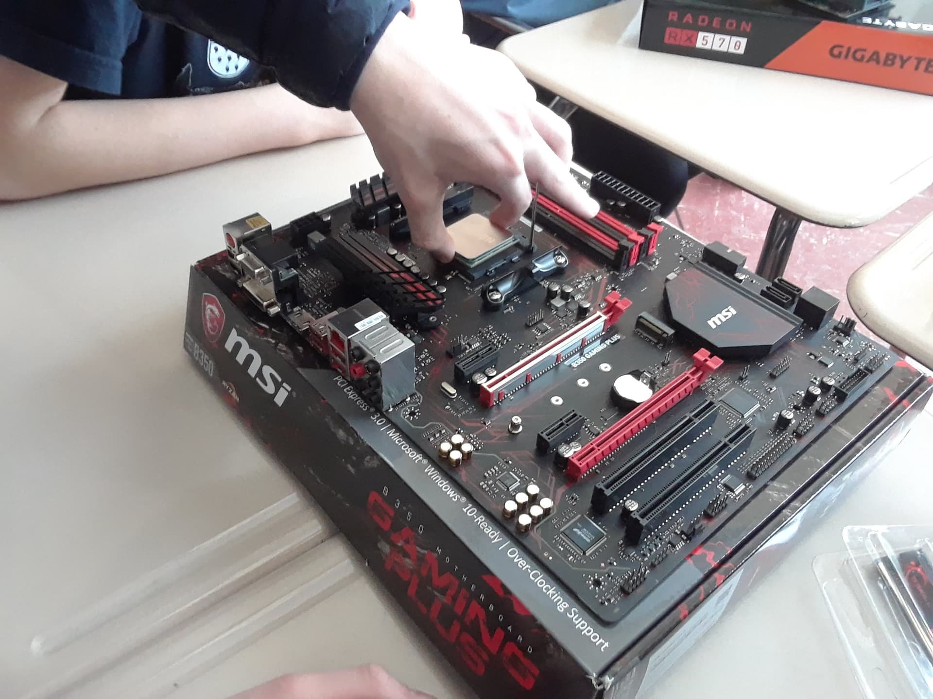 Sentinel High School Computer Building Club 2019 — students and PC builds, photo 8