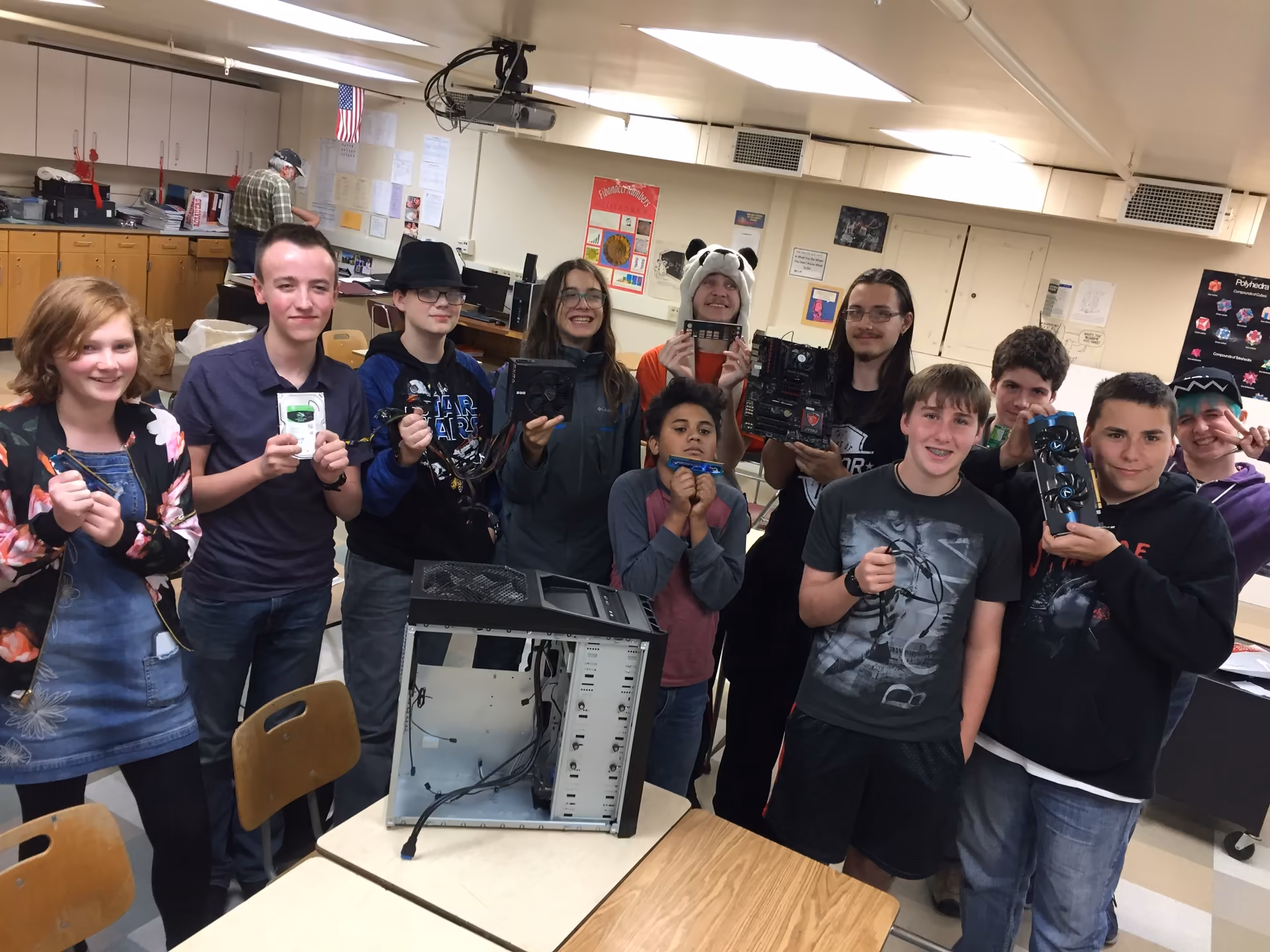Sentinel High School Computer Building Club 2018 — students and PC builds, photo 1