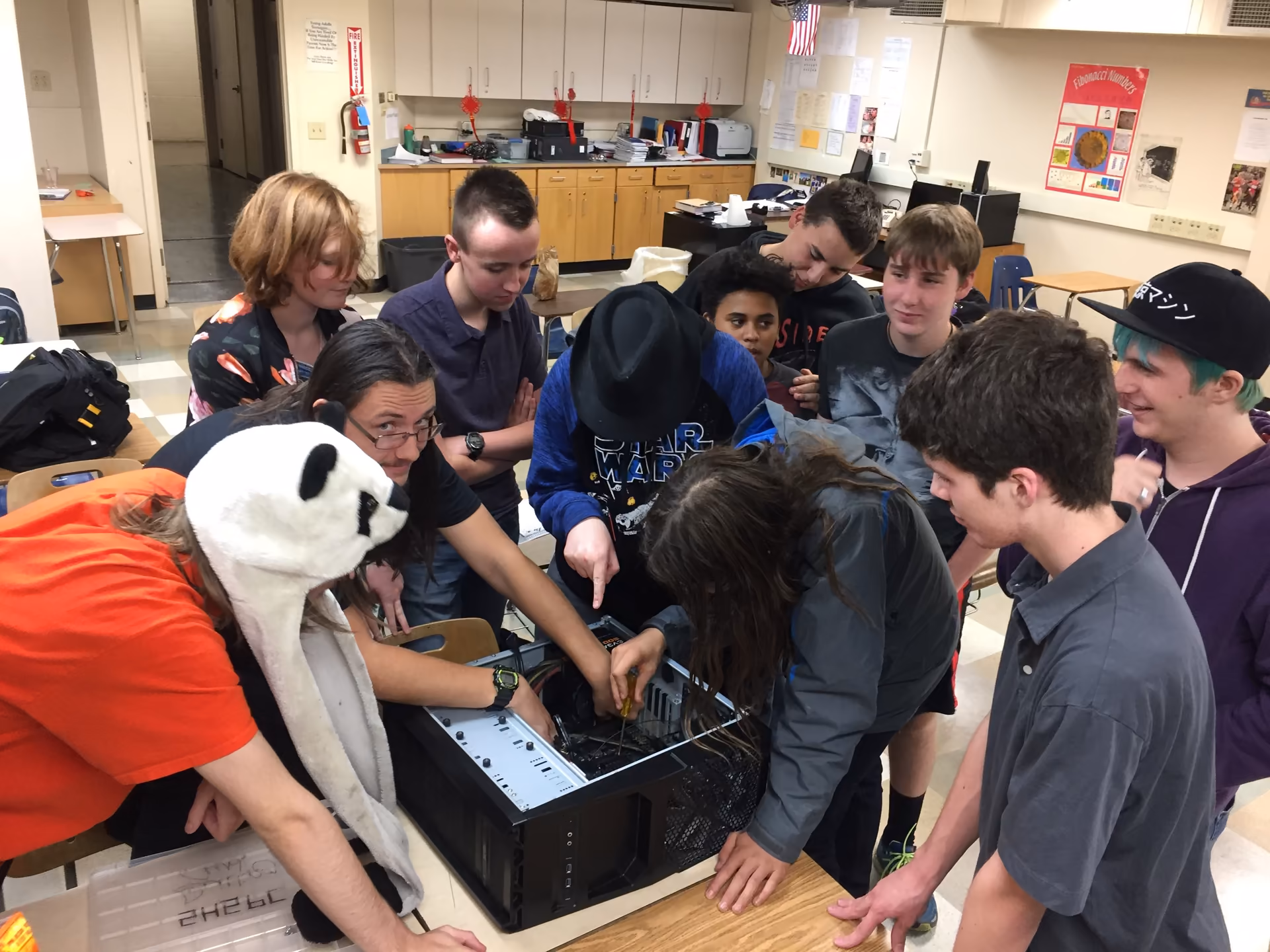 Sentinel High School Computer Building Club 2018 — students and PC builds, photo 10