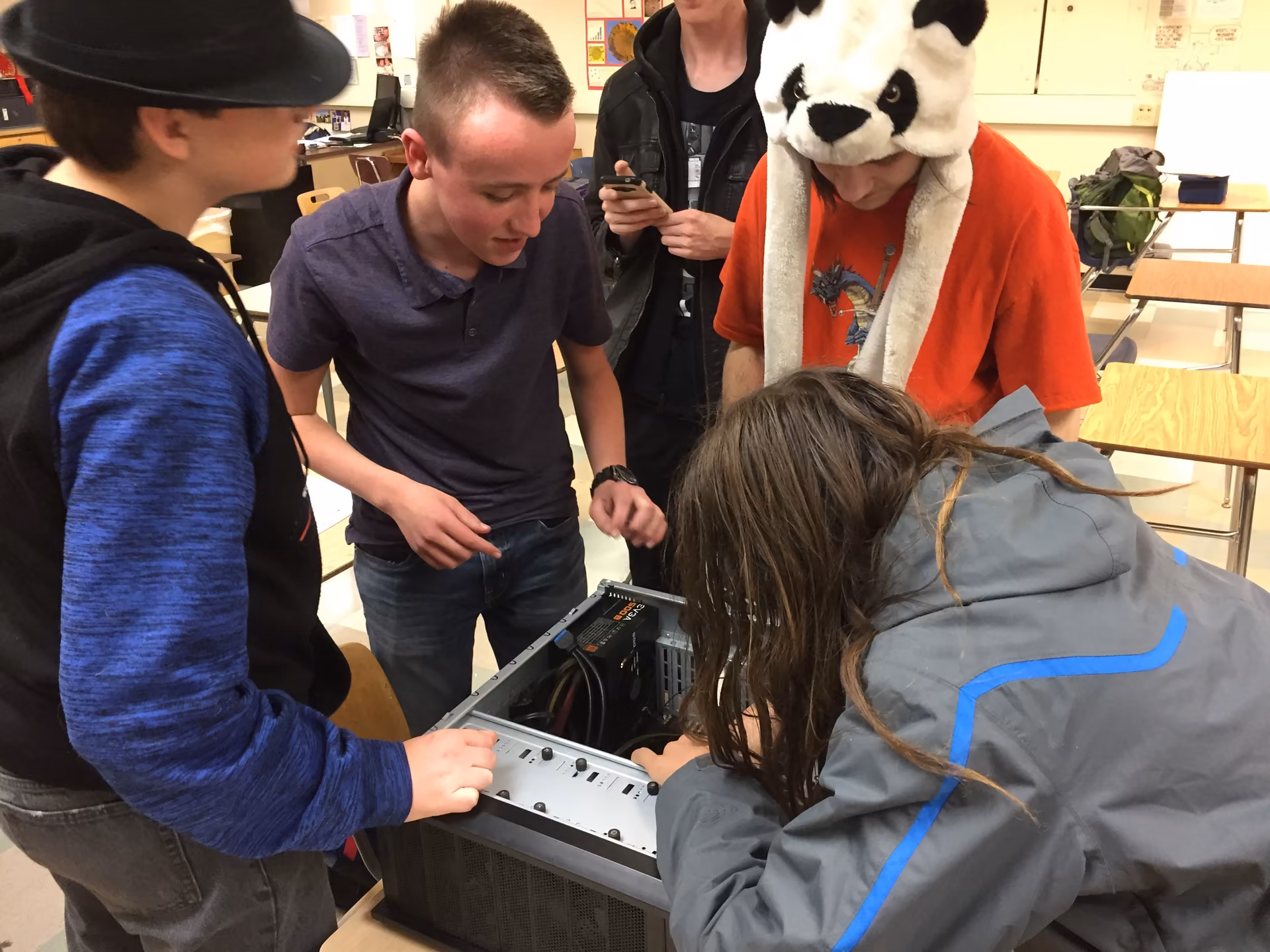 Sentinel High School Computer Building Club 2018 — students and PC builds, photo 7