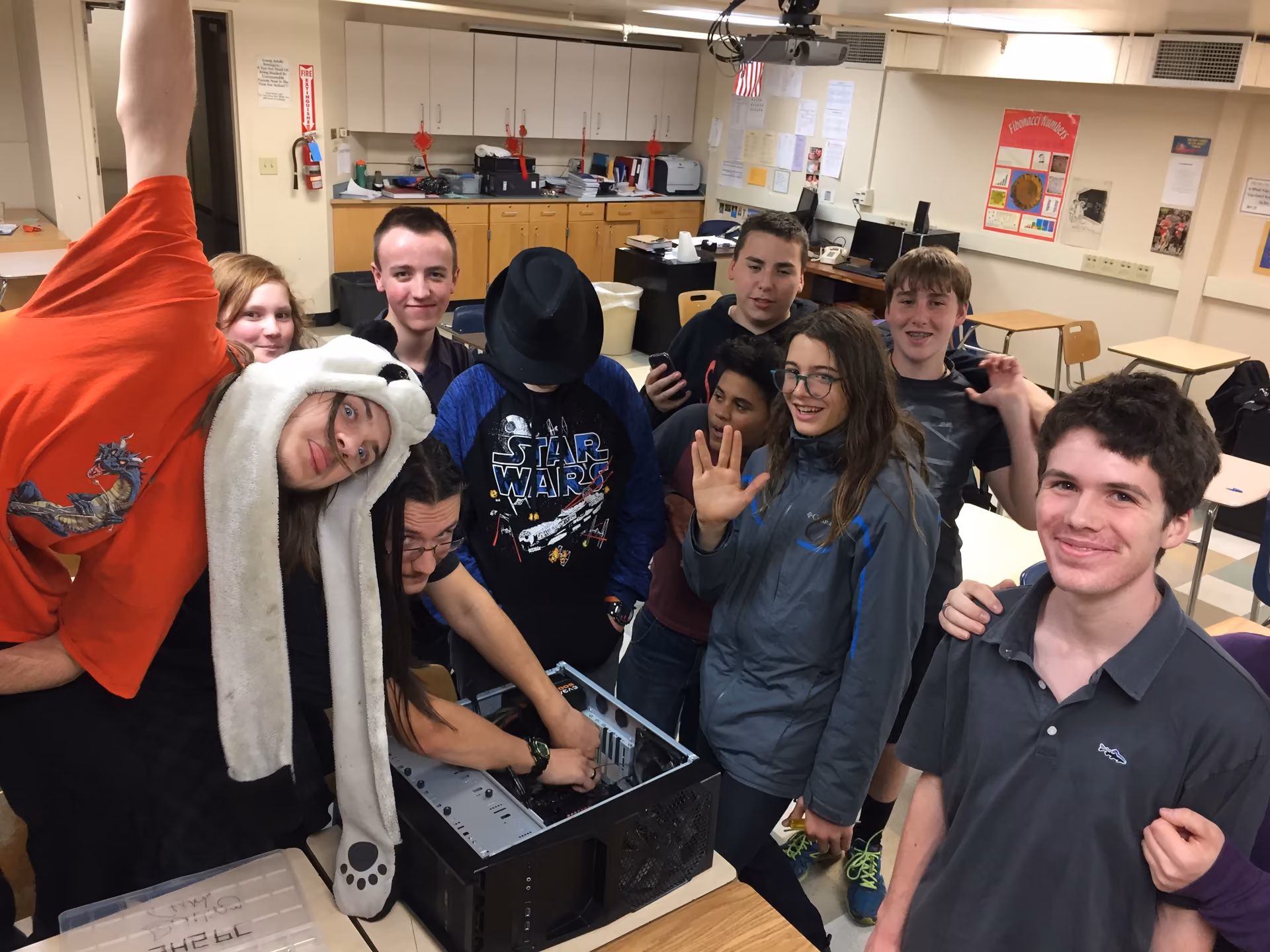Sentinel High School Computer Building Club 2018 — students and PC builds, photo 9