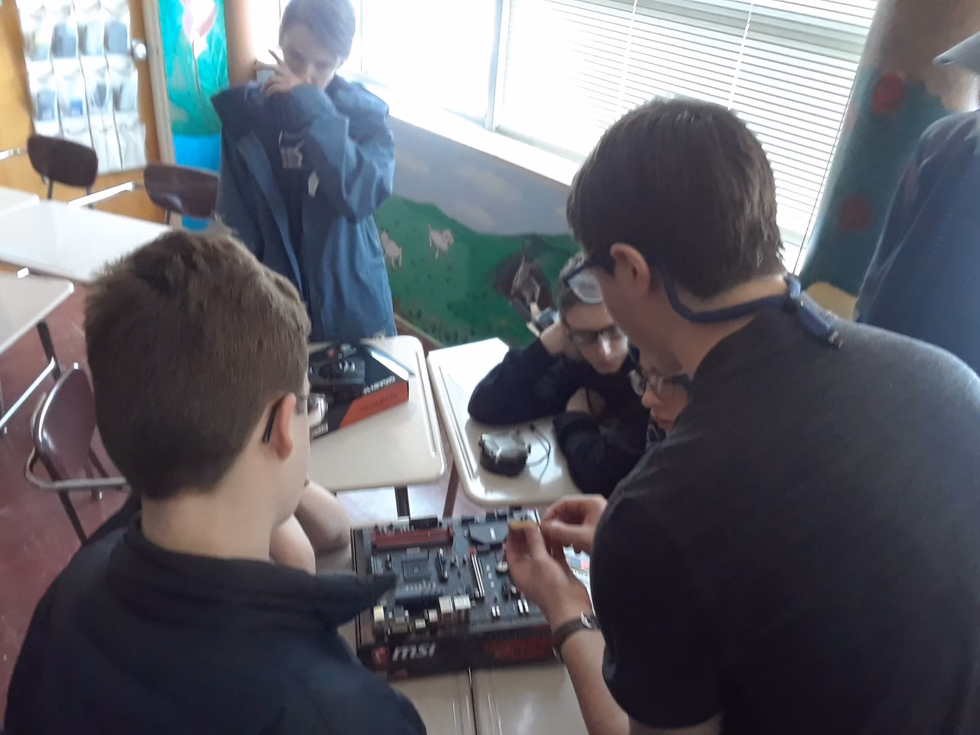 Sentinel High School Computer Building Club 2019 — students and PC builds, photo 6