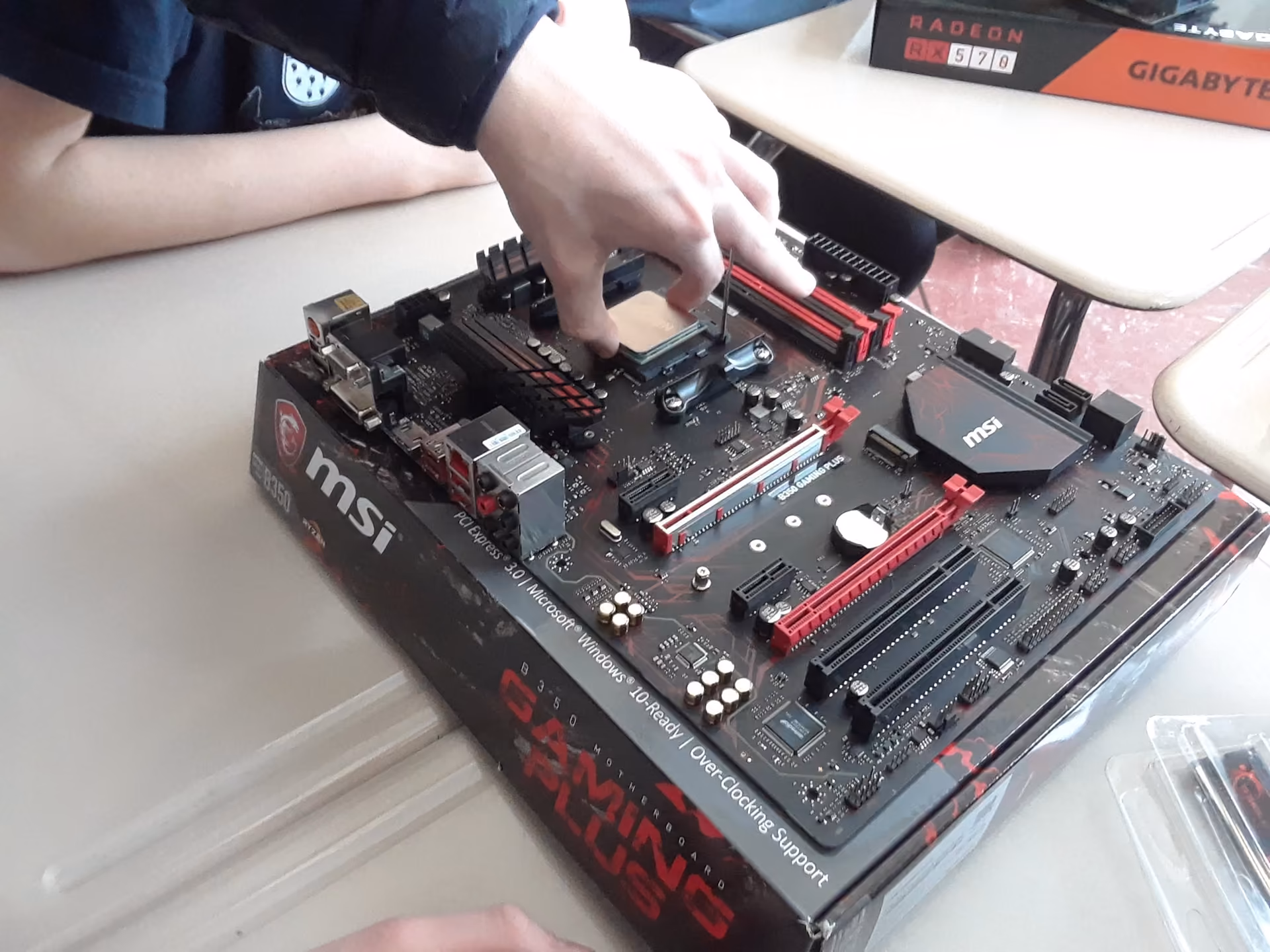 Sentinel High School Computer Building Club 2019 — students and PC builds, photo 8