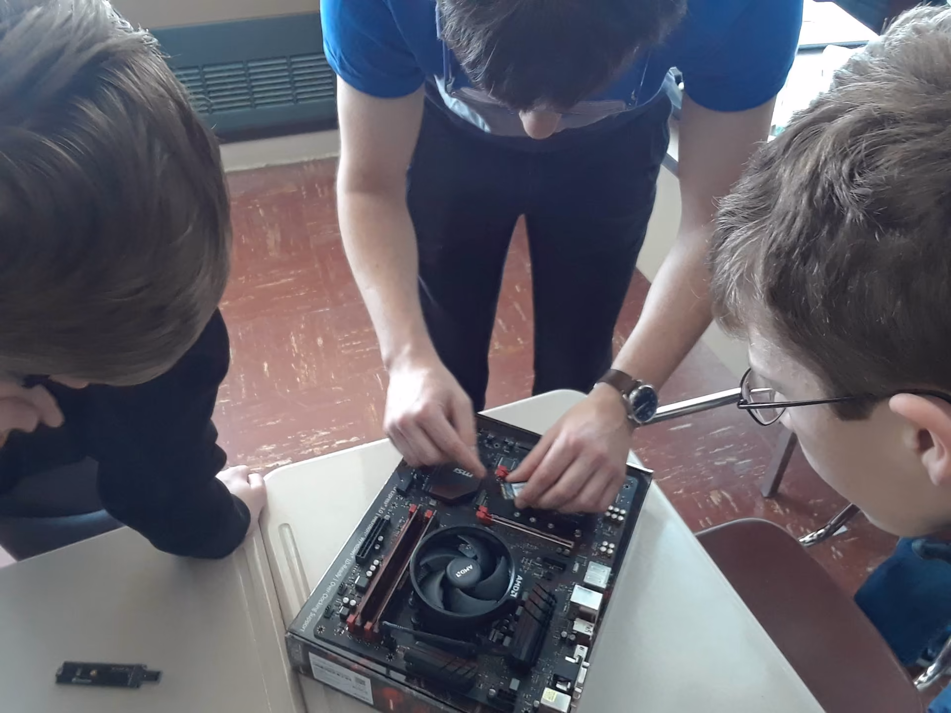 Sentinel High School Computer Building Club 2019 — students and PC builds, photo 9